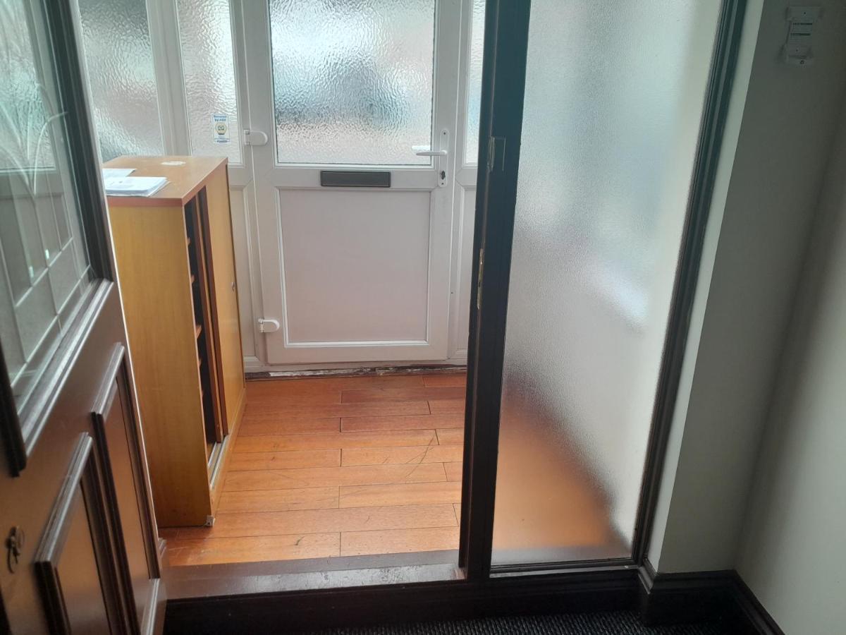 Lovely 1-Bed Studio In London Apartment Exterior foto