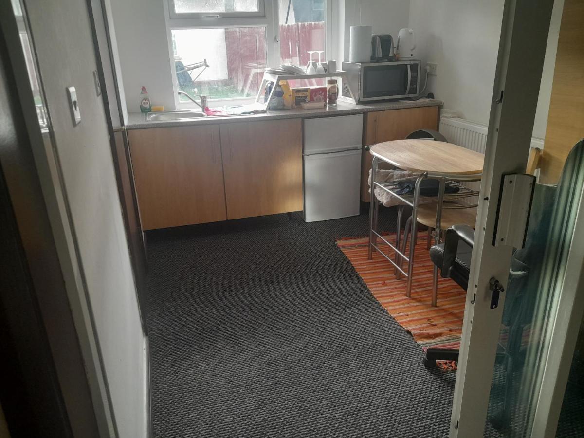 Lovely 1-Bed Studio In London Apartment Exterior foto